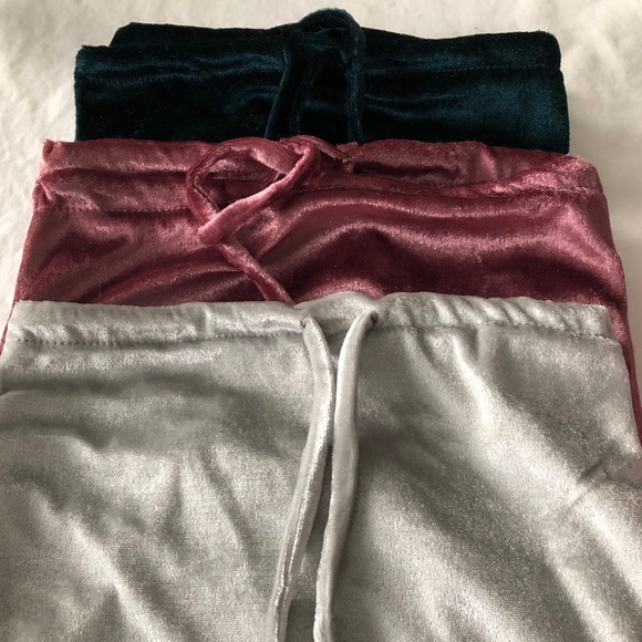 16 Velvet Gifting/Dust Bags - Picture 3 of 4